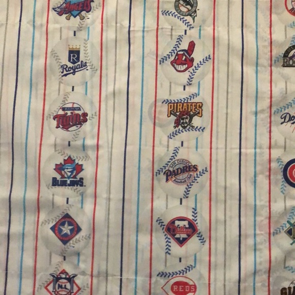 Pillow sham MLB Baseball new 31” x 24.5” new 70% polyester 30% cotton - Picture 3 of 4